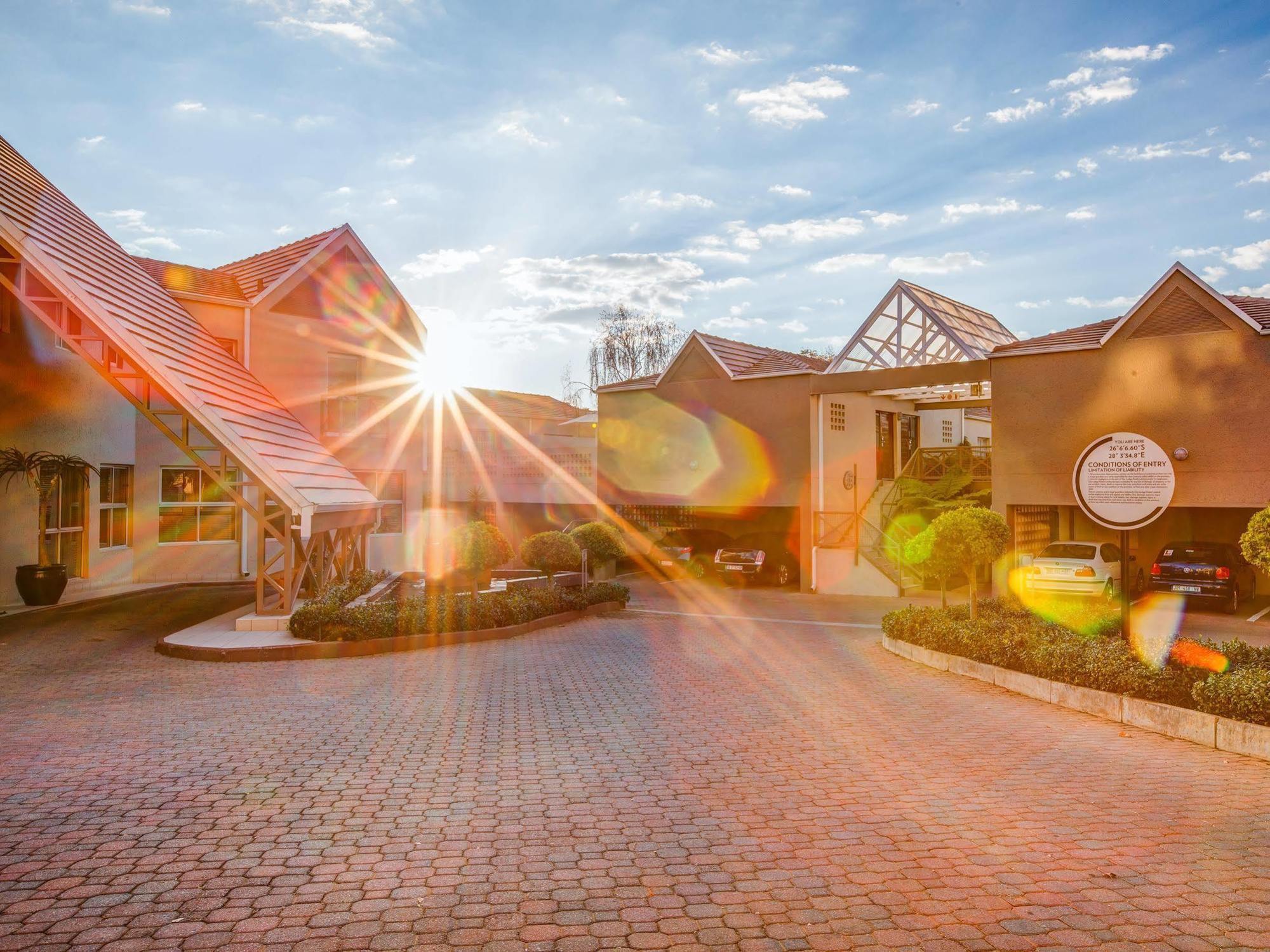 Courtyard Hotel Sandton Johannesbourg Extérieur photo