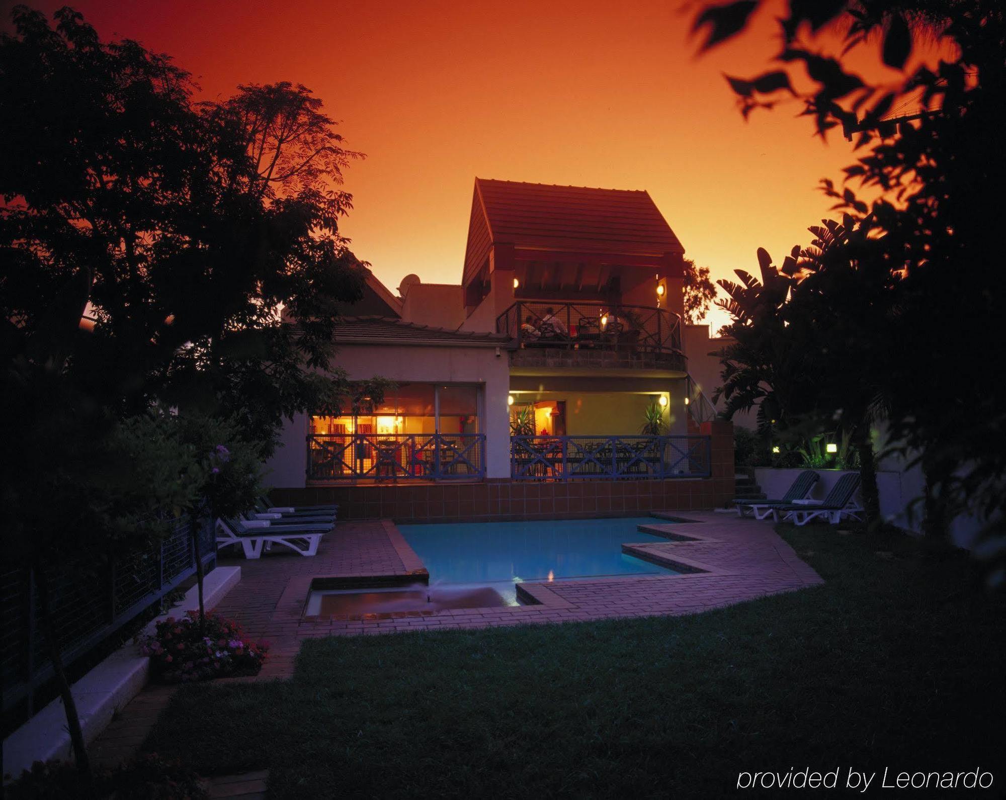 Courtyard Hotel Sandton Johannesbourg Extérieur photo