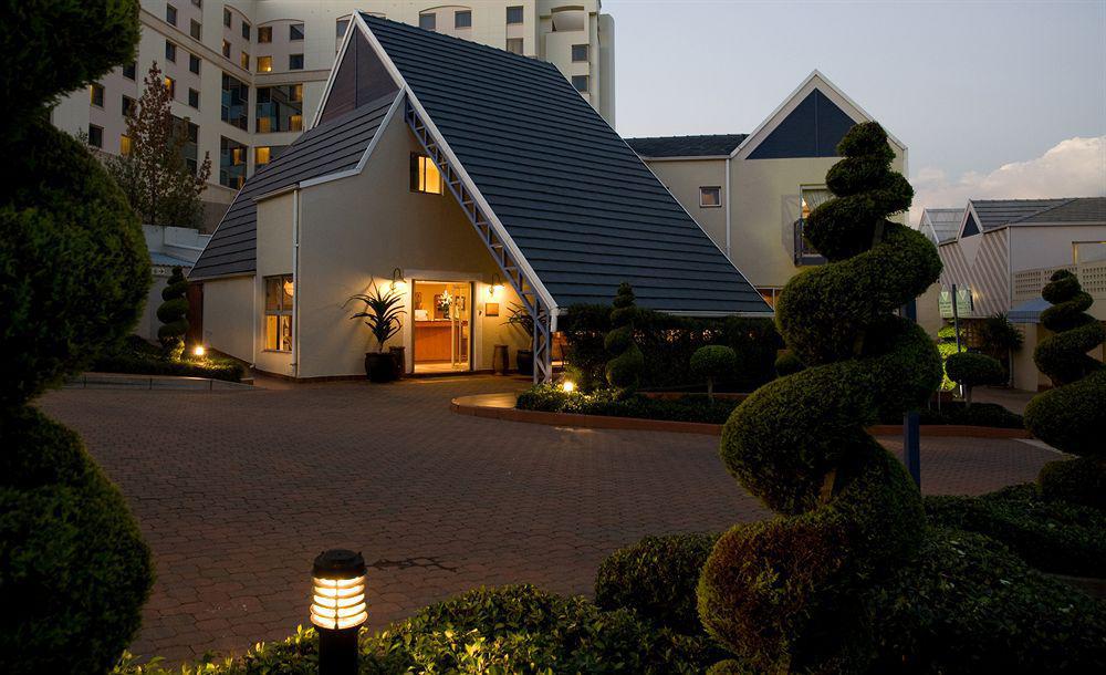 Courtyard Hotel Sandton Johannesbourg Extérieur photo