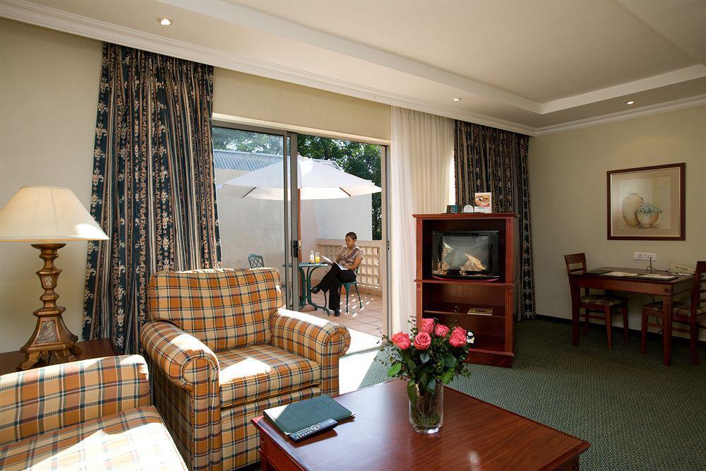 Courtyard Hotel Sandton Johannesbourg Extérieur photo