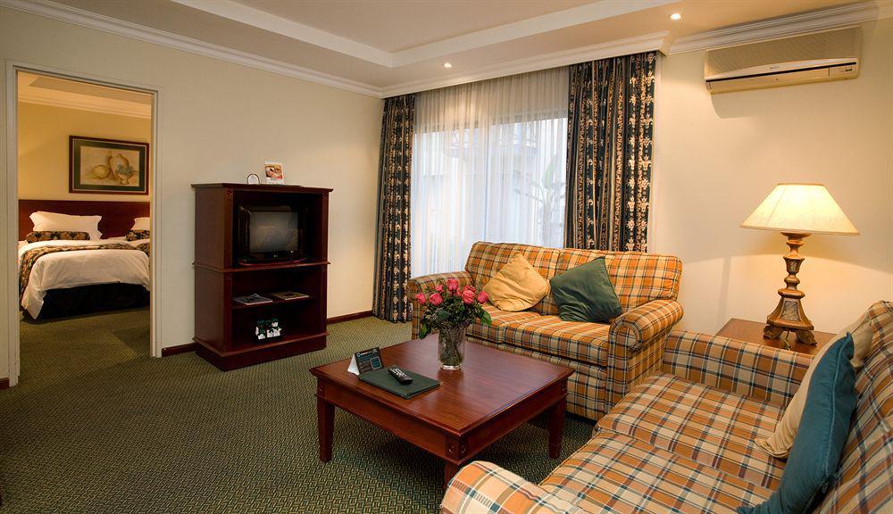 Courtyard Hotel Sandton Johannesbourg Extérieur photo